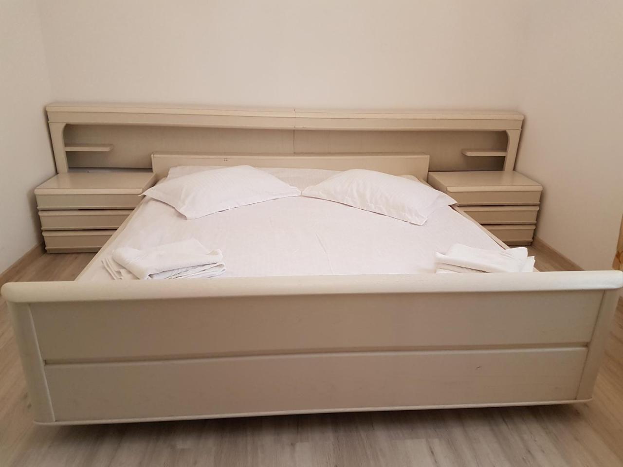 Rent Holding Apartments Iasi Luaran gambar