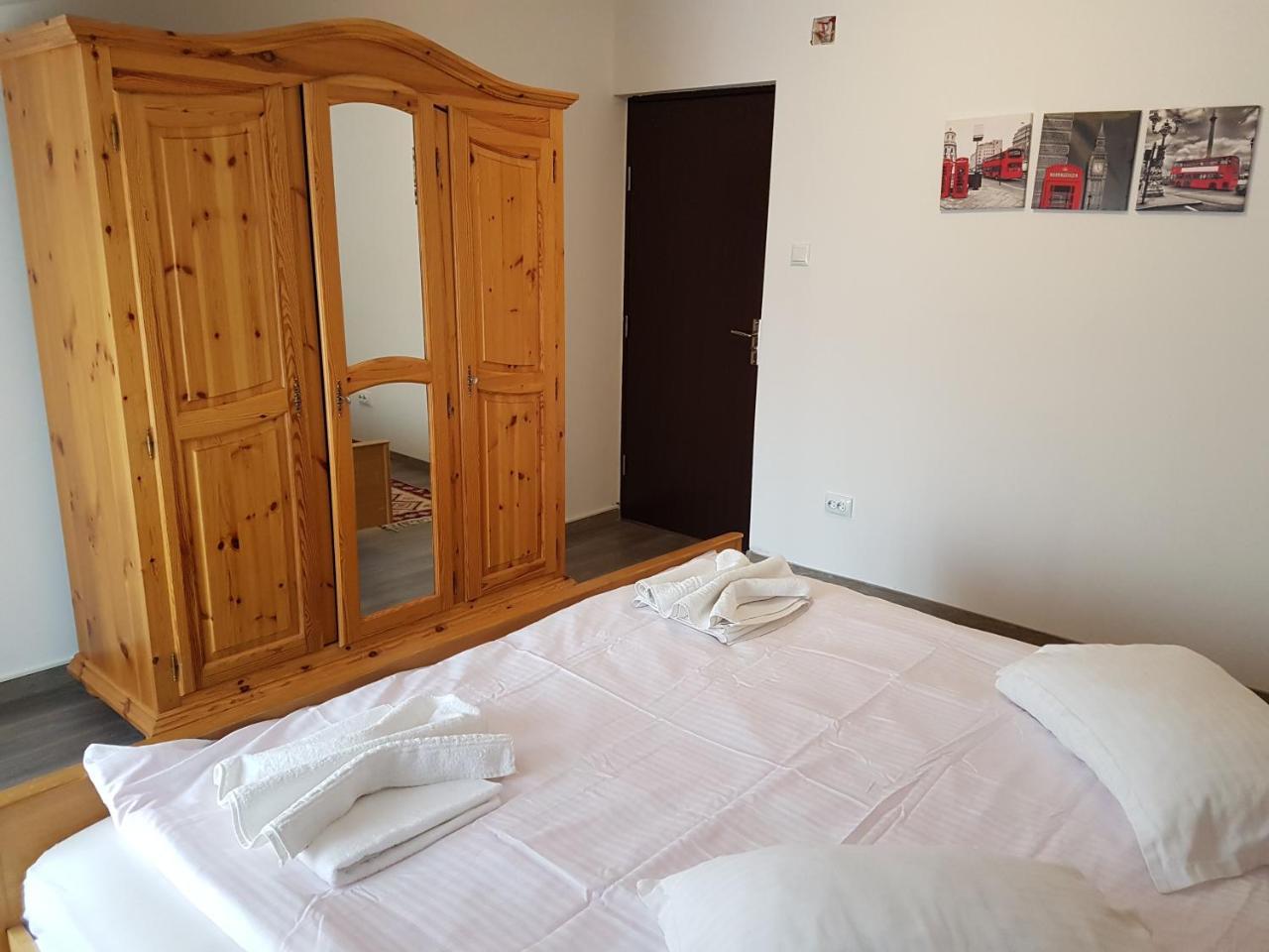 Rent Holding Apartments Iasi Luaran gambar